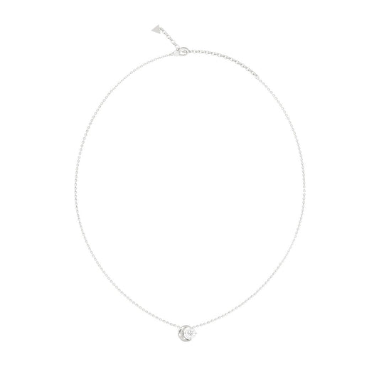 Zilverkleurige Guess ketting met elegante hanger, perfect voor elke gelegenheid.