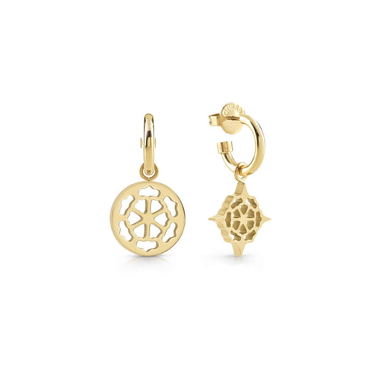 Gouden Guess oorbellen met elegante ontwerpen, perfect voor elke gelegenheid.