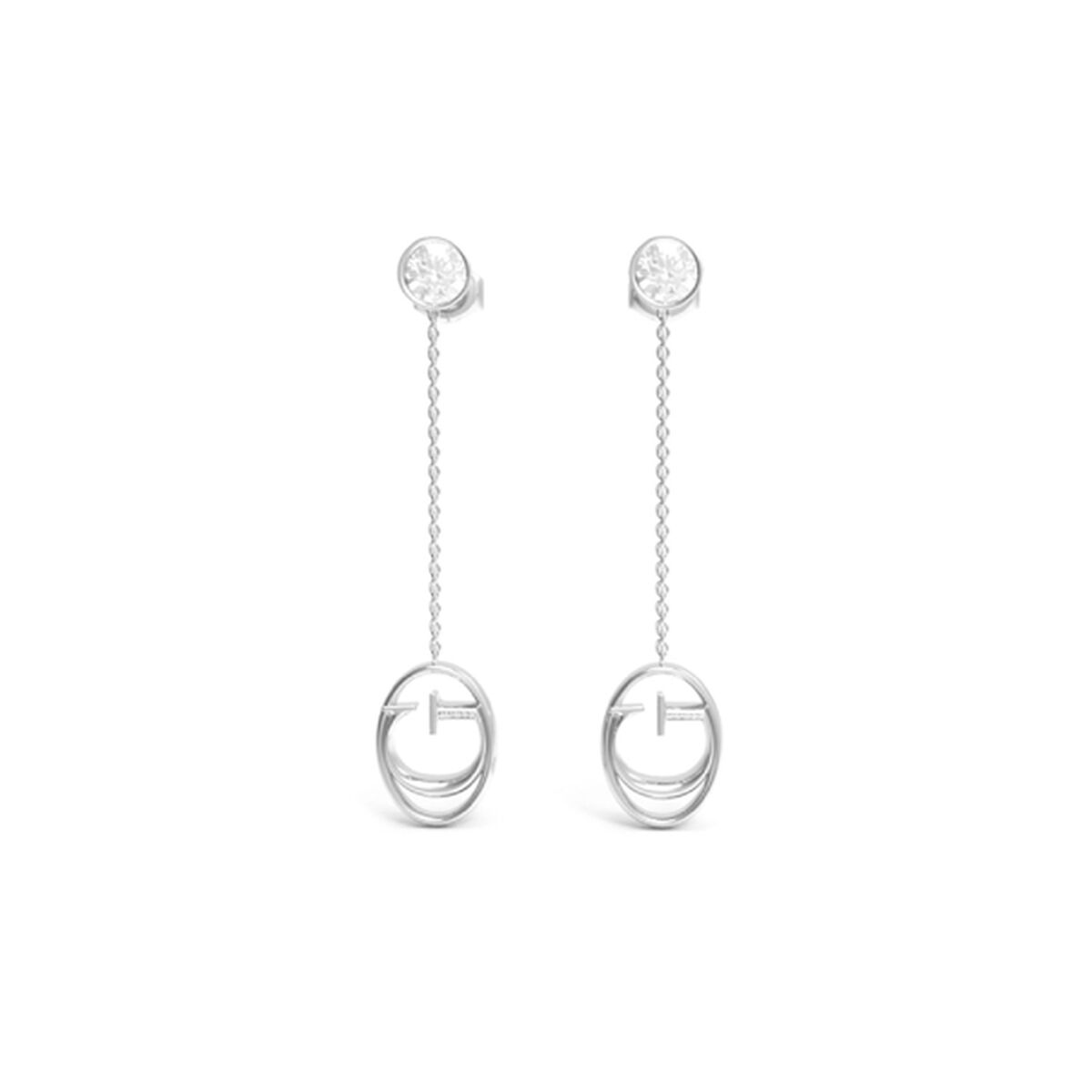 Zijaanzicht van de Guess oorbellen met een trendy ontwerp en glinsterende details.