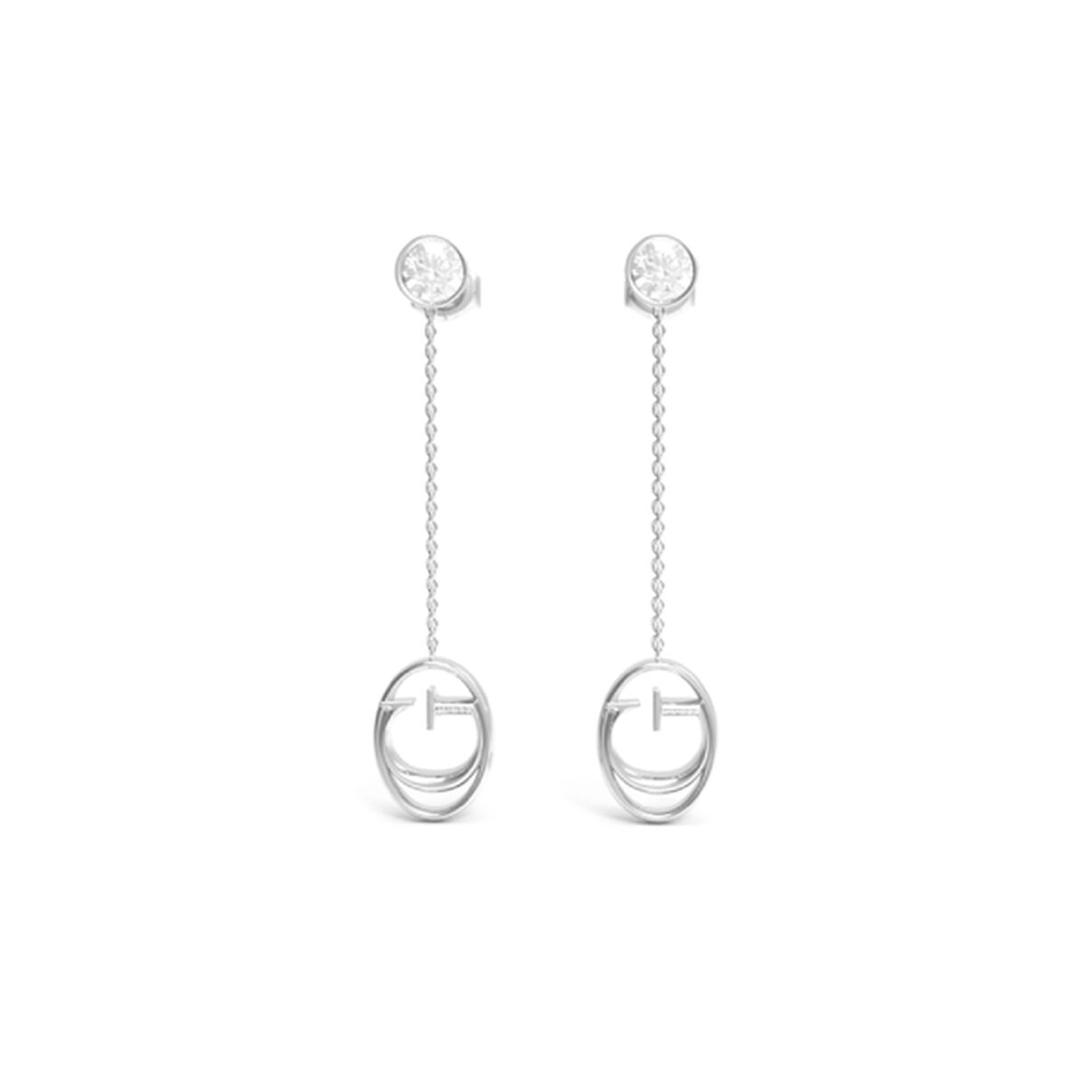 Trendy Guess oorbellen in zilver met een elegante hangende schakel.