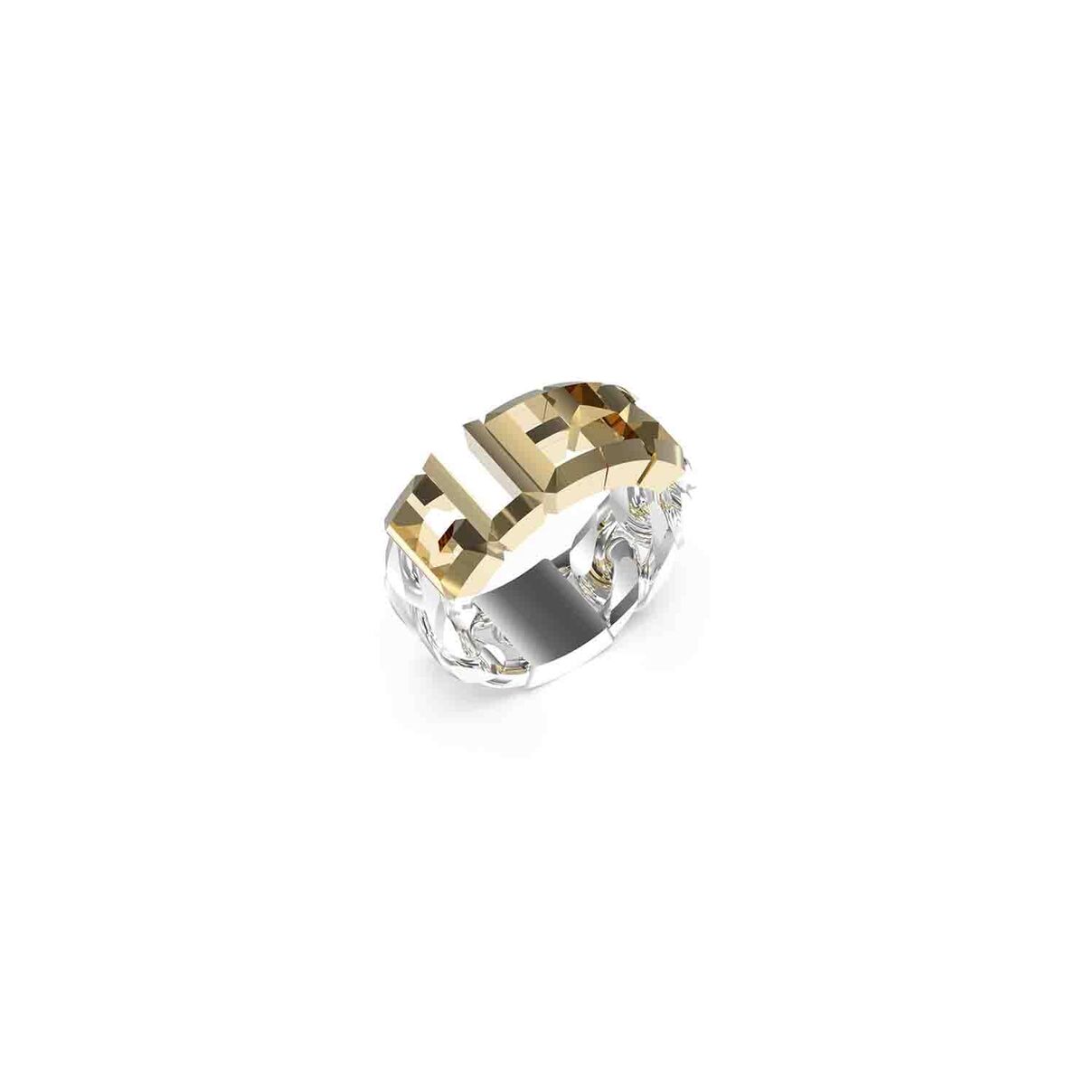 Zilverkleurige Guess ring met gouden accent en elegante letters in een close-up detail.
