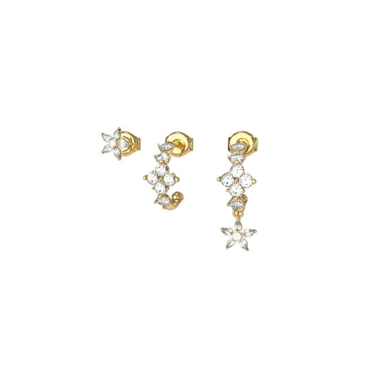 Gouden Guess oorbellen met elegante sterrenvormige details en sprankelende stenen.