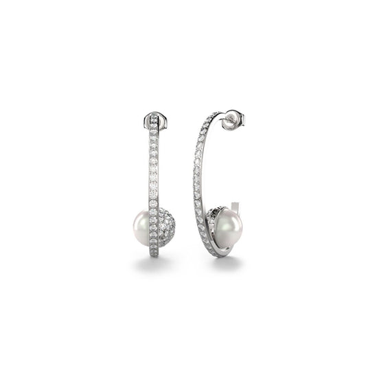 Zilverkleurige Guess oorbellen met elegante parel en sprankelende details.