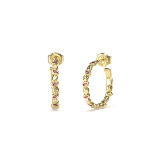 Gouden Guess oorbellen met subtiele roze stenen, elegant en veelzijdig ontwerp.