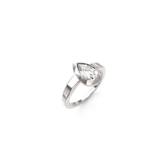 Zilverkleurige Guess ring voor dames met een elegante druppelvormige steen.
