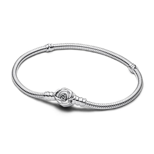 Zilverkleurige Pandora armband voor dames met elegante rozenbedel, 19 cm.