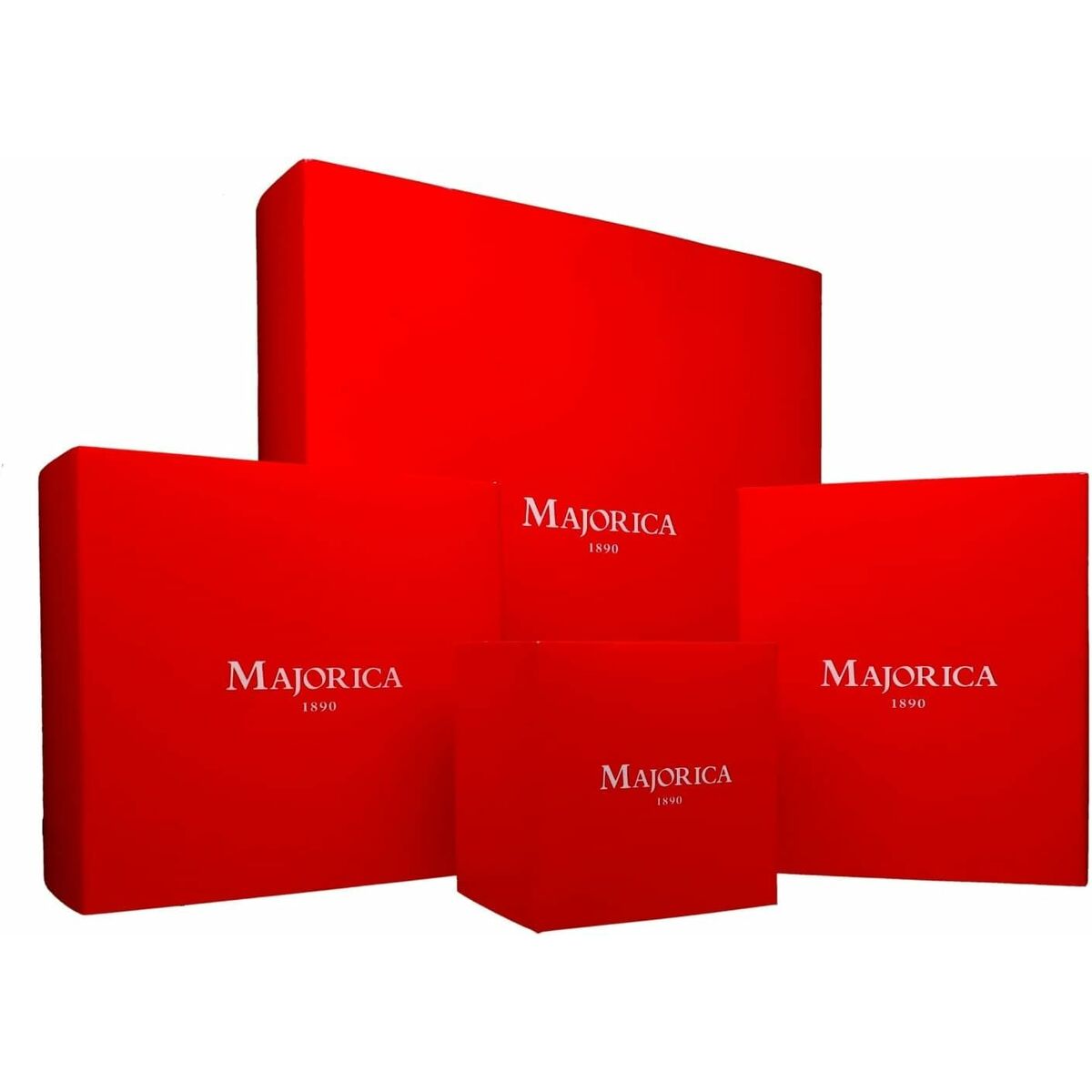 Rode geschenkdozen van Majorica in verschillende maten, perfect voor het verpakken van sieraden.