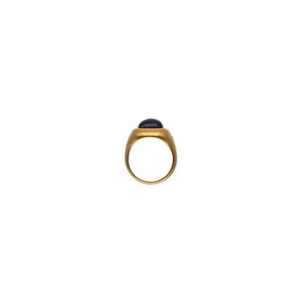 Gouden Majorica ring met een elegante zwarte steen, zijaanzicht.