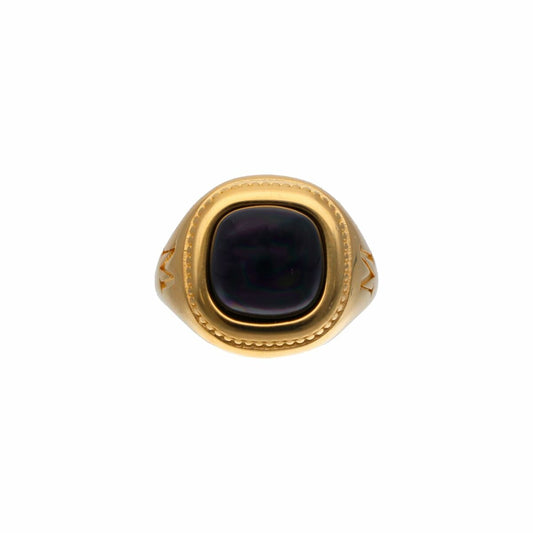 Gouden Majorica ring met een grote, vierkante zwarte steen in het midden.