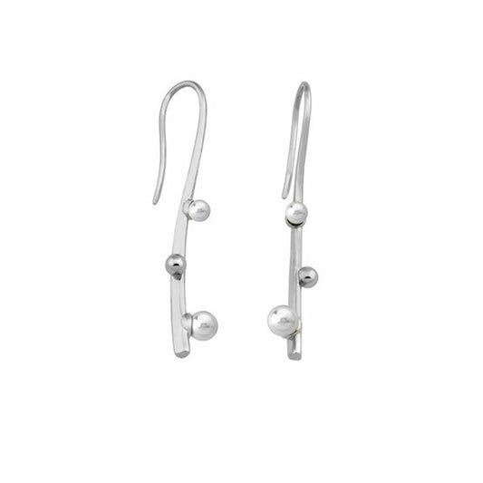 Zilverkleurige Majorica oorbellen met elegante, minimalistische vorm en ronde details.
