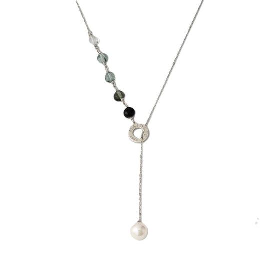Elegante Majorica ketting met parel en kleurrijke kralen in een tijdloos ontwerp.