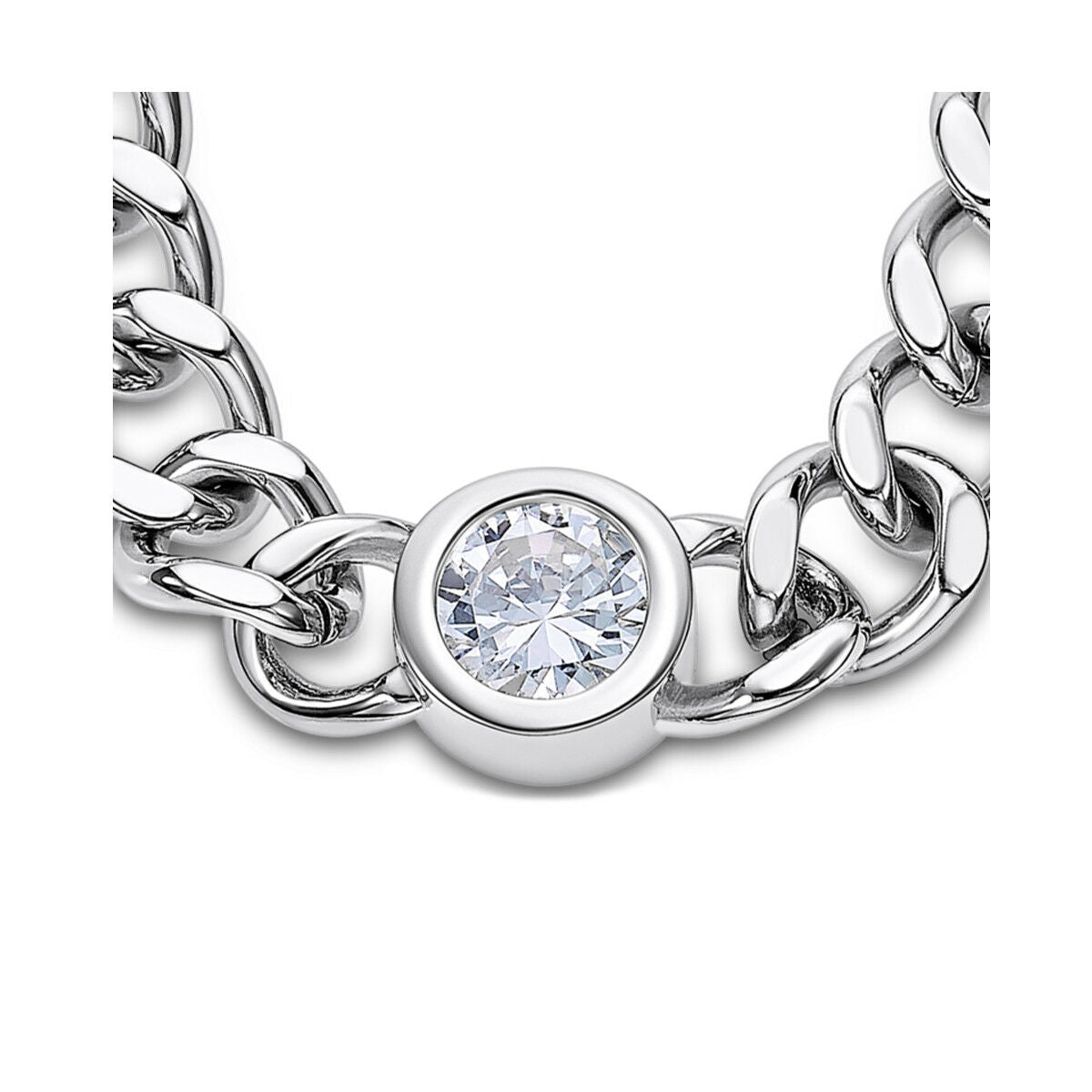 Detail van de zilverkleurige Lotus ketting met een glinsterende steen in het midden.