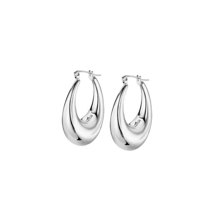 Elegante zilveren Lotus oorbellen met een tijdloze, ronde vorm.