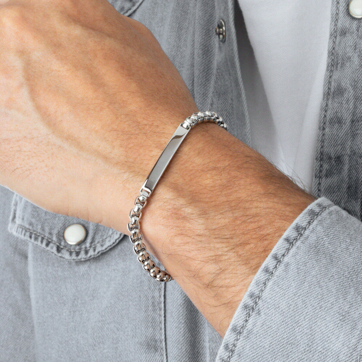 Zilverkleurige Lotus armband LS2365-2/1, detail van het stijlvolle ontwerp om de pols.