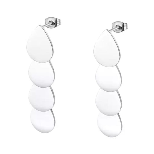 Zilverkleurige Lotus oorbellen met elegant druppelvormig design, perfect voor elke gelegenheid.