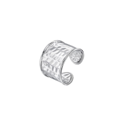 Zilverkleurige Lotus ring voor dames met een elegante, moderne afwerking.