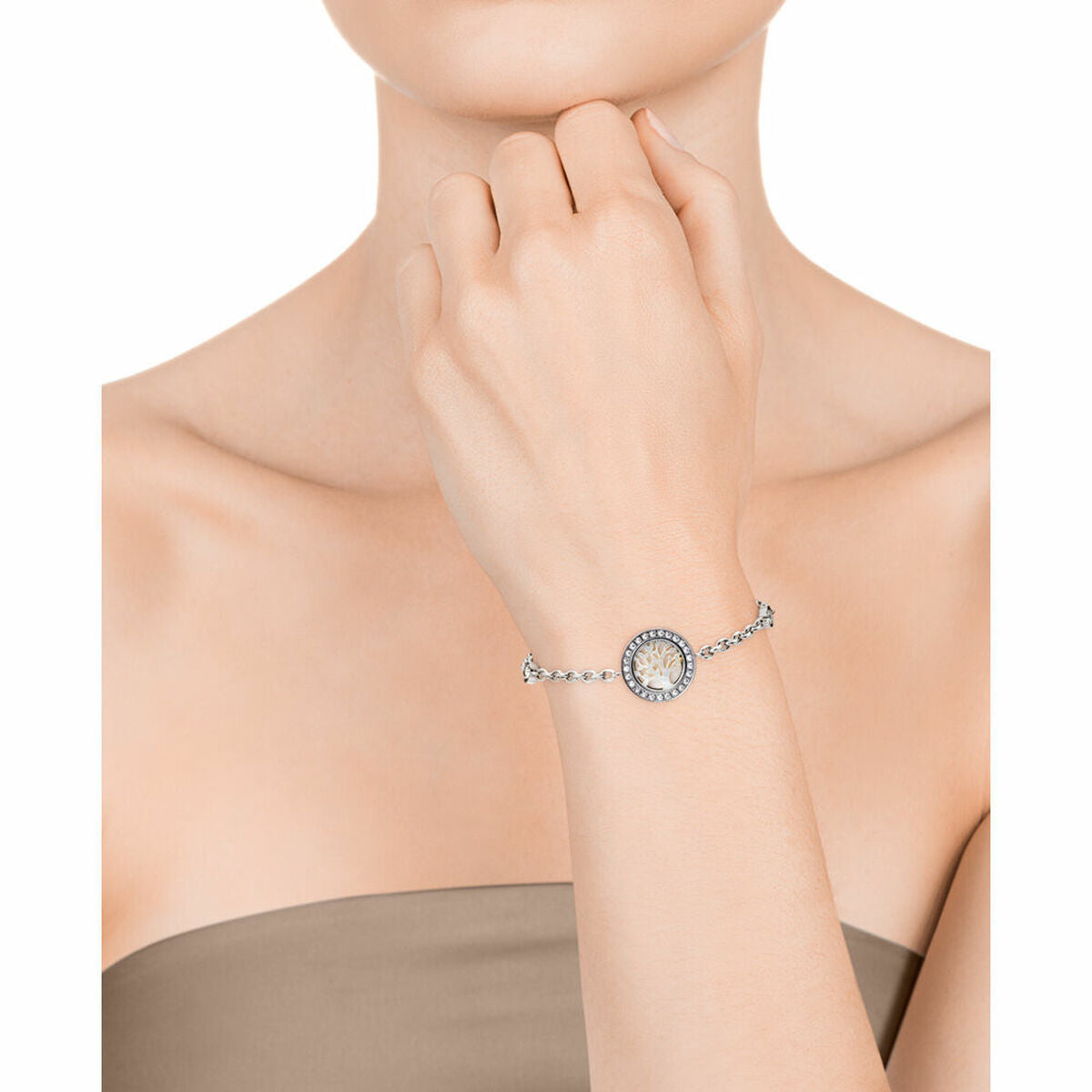 Detail van de Viceroy armband voor dames, elegant design met ronde schijf en glinsterende stenen.