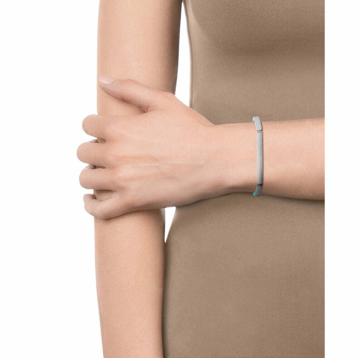 Detail van de Viceroy armband voor dames, elegant en stijlvol aan een pols.