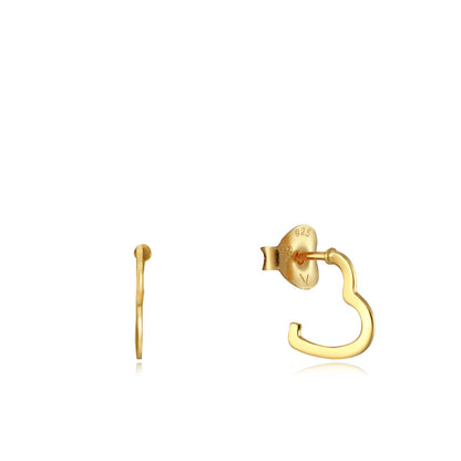 Detail van de Viceroy oorbellen met een elegante, gouden afwerking en sluiting.