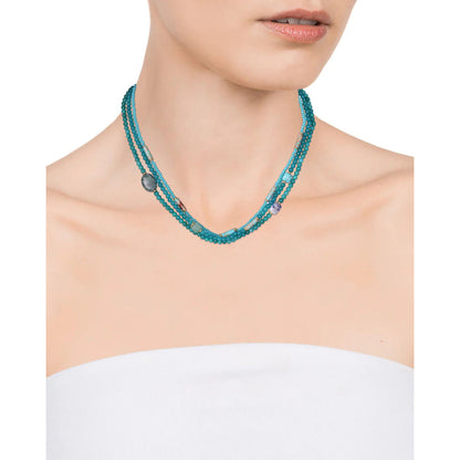 Detail van de Viceroy ketting met meerdere lagen in turquoise en kleurrijke elementen.