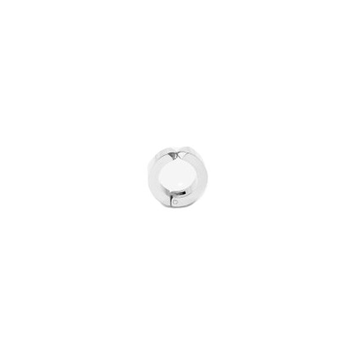 Zilverkleurige Radiant oorbel met een elegante, ronde vorm en strakke afwerking.