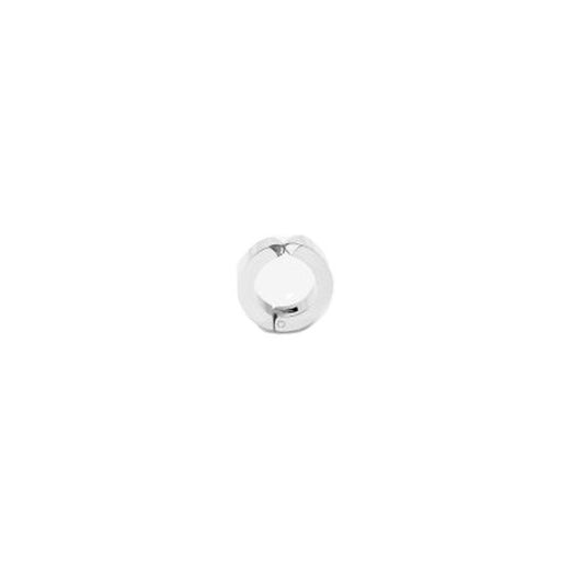 Zilverkleurige Radiant oorbel met een elegante, ronde vorm en strakke afwerking.