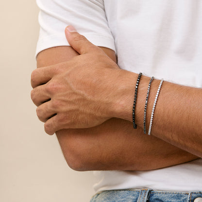 Detail van de elegante Radiant horloge met een slanke band en stijlvolle wijzerplaat.