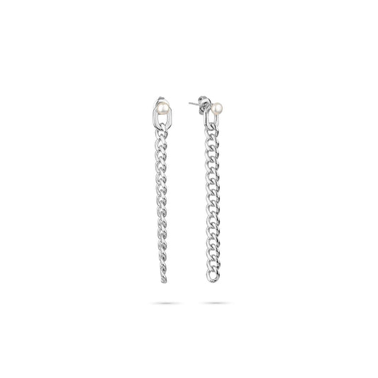 Zilverkleurige Radiant oorbellen met elegante ketting en parel detail.