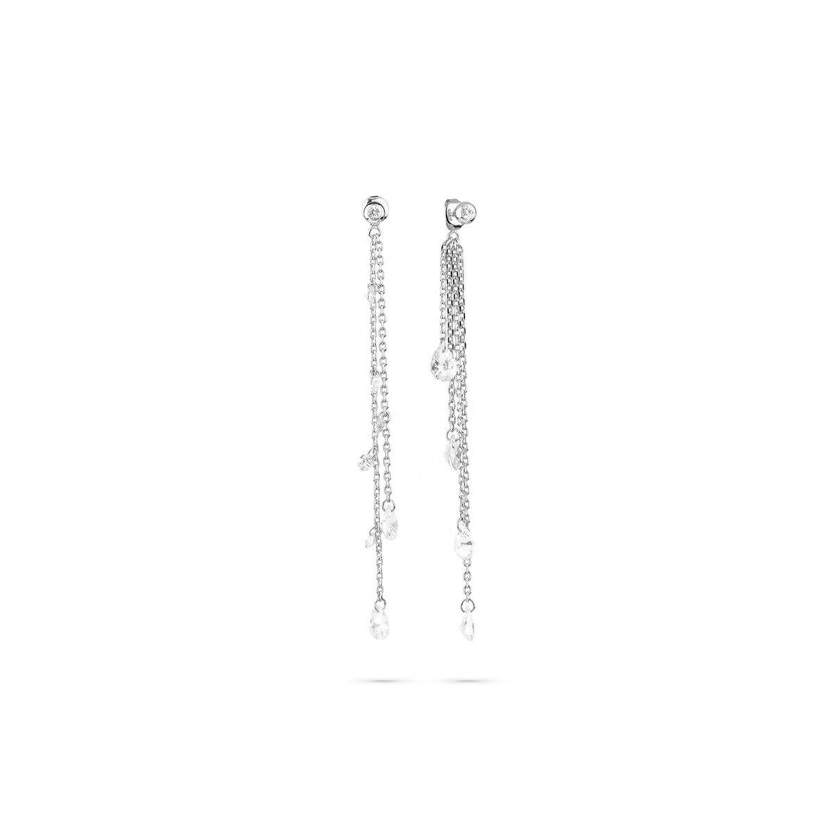 Zilverkleurige Radiant oorbellen met elegante hangers en glinsterende details.