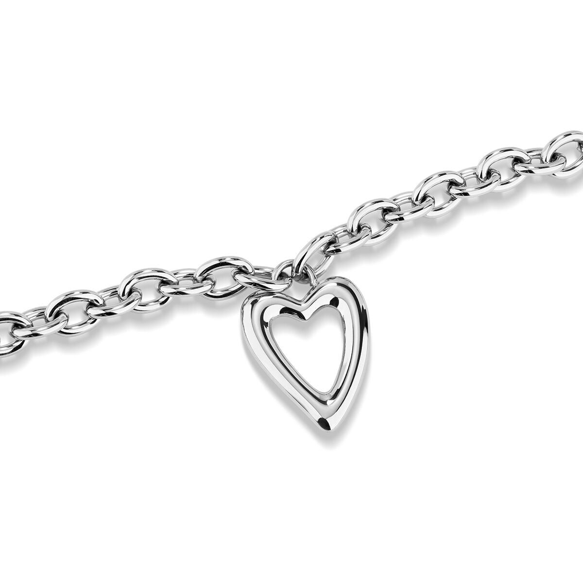 Detail van de zilverkleurige Radiant armband met hartvormige hanger.