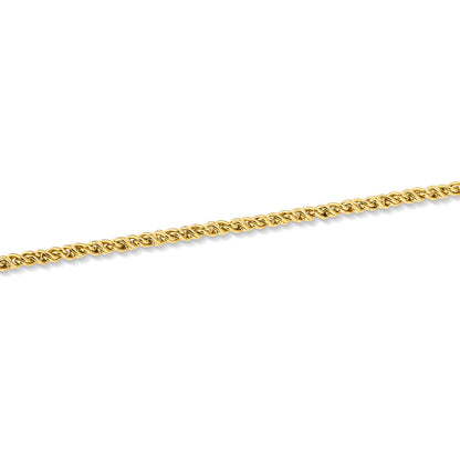 Detail van de gouden Radiant armband met een elegant, gedraaid ontwerp.