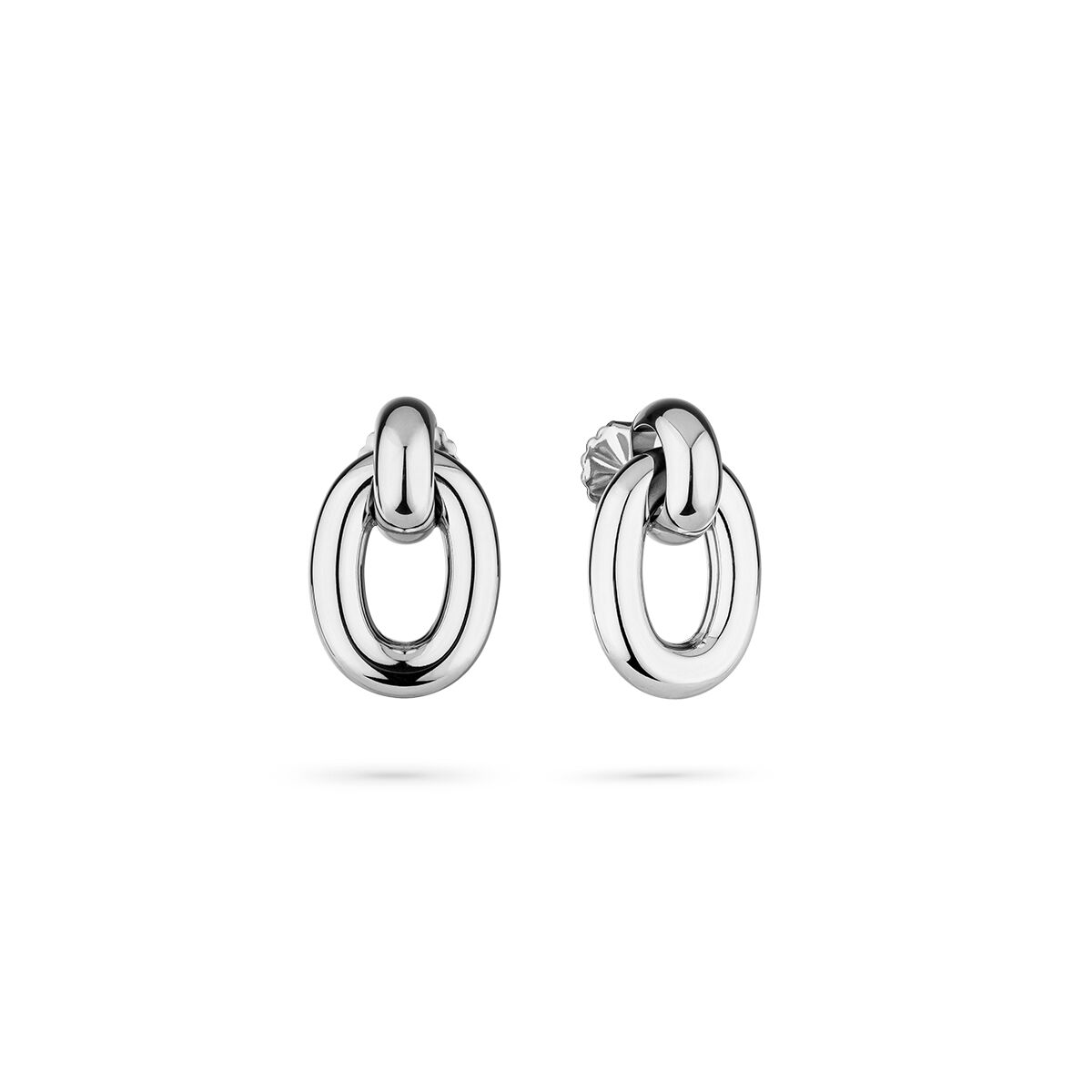 Zilverkleurige Radiant oorbellen met elegant design en dubbele ringvorm.