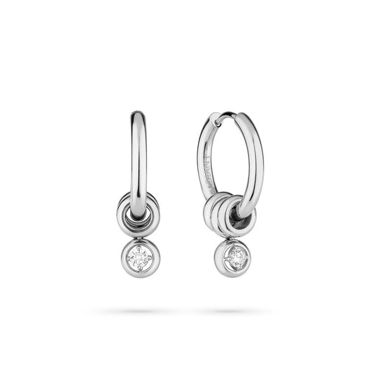 Zilverkleurige Radiant oorbellen met elegante hangers en sprankelende details.