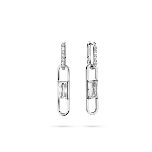 Zilverkleurige Radiant oorbellen met elegante hangers en sprankelende details.