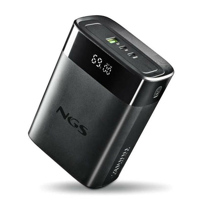 Zijaanzicht van de NGS TWIX30 powerbank in zwart met display en laadindicatoren.