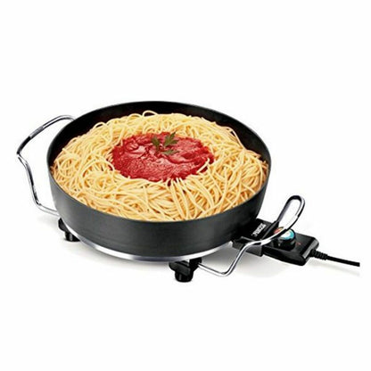 Detail van de Princess multifunctionele kookpot met spaghetti en saus.