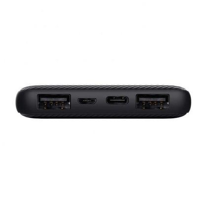 Detail van de Trust Power Bank Primo met dubbele USB-poorten en een stijlvolle zwarte afwerking.