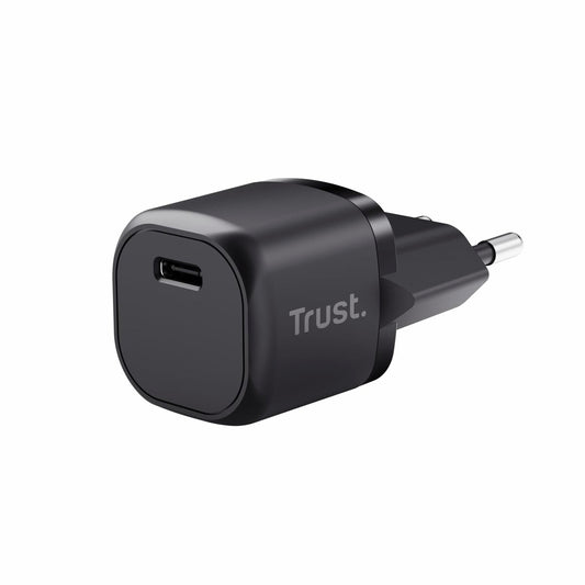 Compacte zwarte Trust 25174 USB-C oplader met snelle oplaadtechnologie.