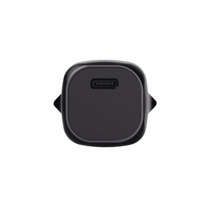 Detail van de Trust 25174 zwarte oplader met USB-C aansluiting, bovenaanzicht.