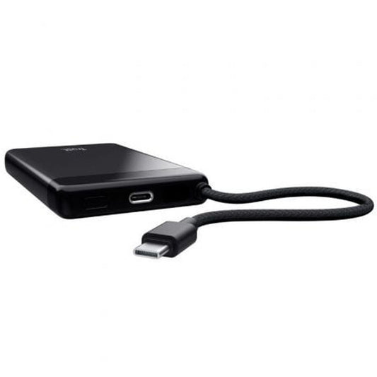 Zwarte Trust Powerbank 10000 mAh met USB-C kabel, zijaanzicht.
