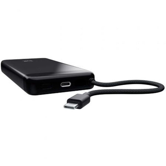 Zwarte Trust Powerbank 20.000 mAh met USB-C aansluiting en kabel.