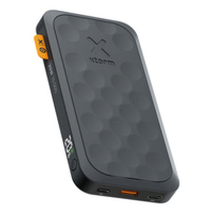 Zijaanzicht van de Xtorm FS5101U powerbank met textuur en oplaadpoort.