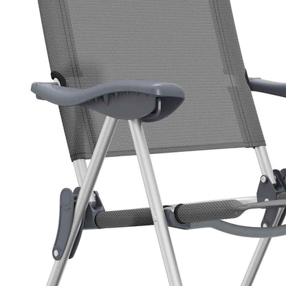 Detail van de grijze vidaXL campingstoel met verstelbare armleuning en stevige aluminium constructie.