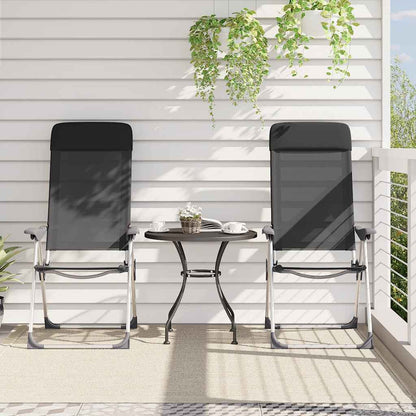 Zijaanzicht van twee zwarte inklapbare vidaXL campingstoelen op een balkon met planten.