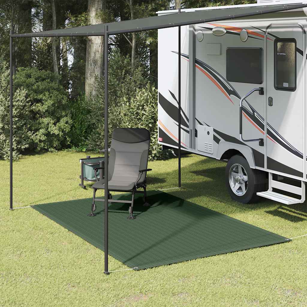 vidaXL tenttapijt 250x300 cm in groen, gelegen onder een caravanluifel met een stoel erop.