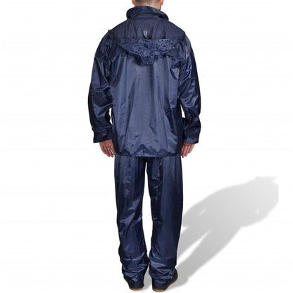 Marineblauw vidaXL regenpak met capuchon, achteraanzicht van de mannelijke model.