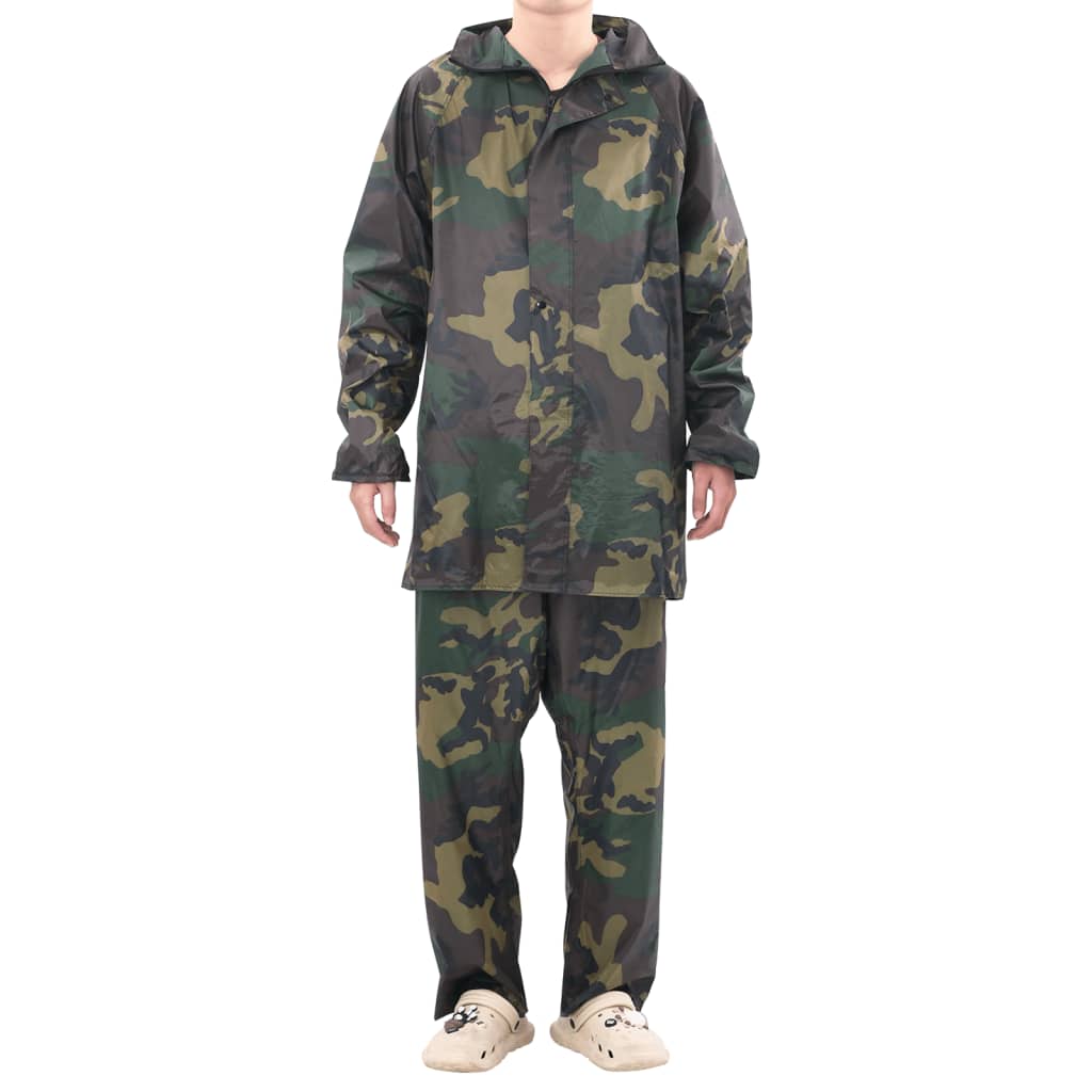 Camouflage vidaXL regenpak met capuchon, vooraanzicht van het model in maat L.
