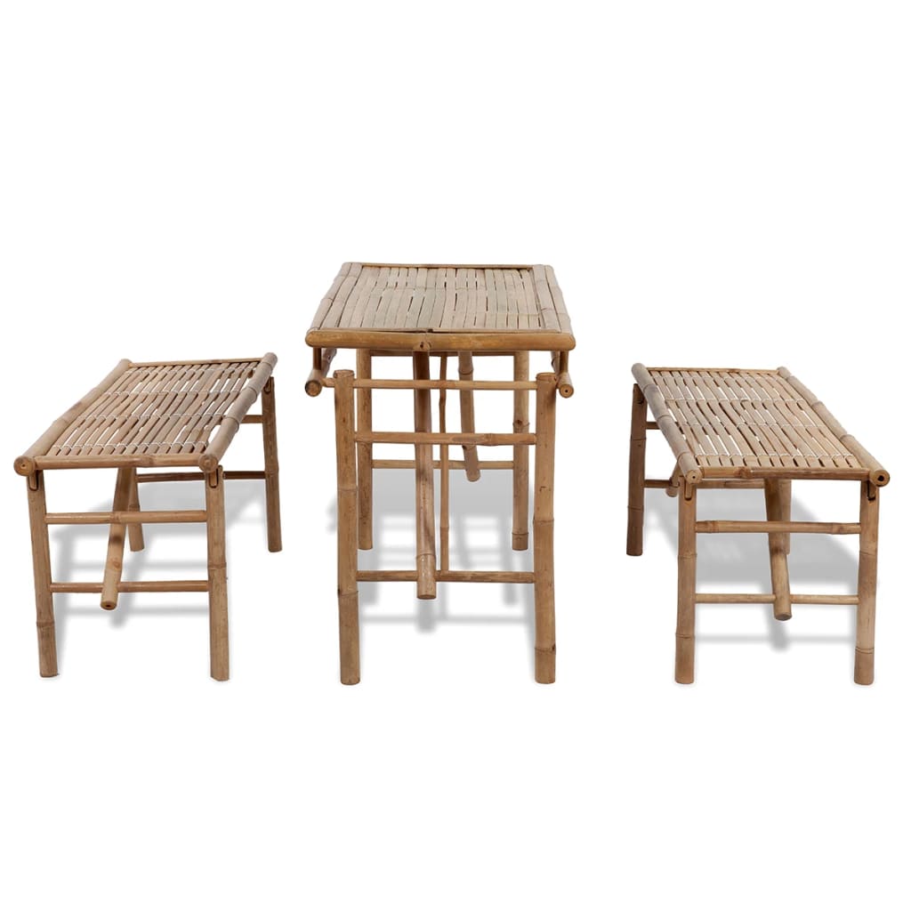 Detail van de vidaXL bamboe biertafel met twee bijpassende bankjes in een lichte kleur.