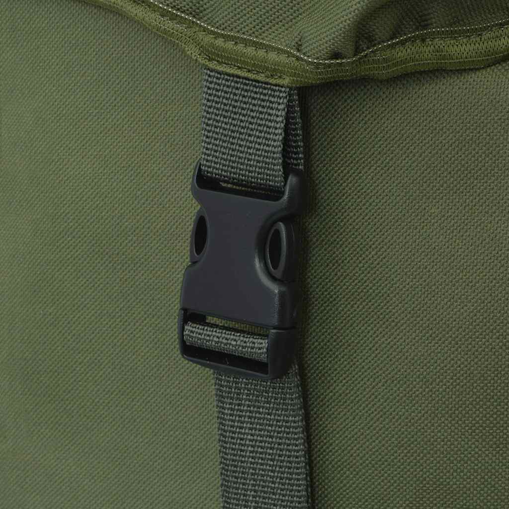 Close-up van de gespsluiting van de vidaXL legerstijl rugzak in groen.