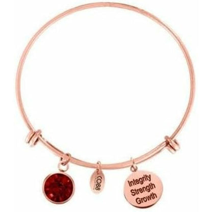 Detail van de CO88 Collection armband in roségoud met rode steen en hangers.